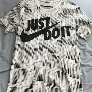 Nike men’s medium just do it t-shirt